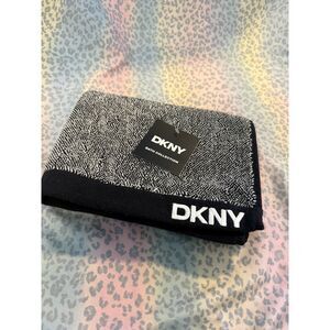 DKNY Bath Towel Black Gray Logo Trim Cotton Bath Collection 28x18.5 NWT